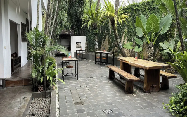 R Residence Jakarta