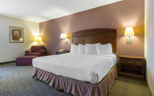 Greenstay Hotel & Suites