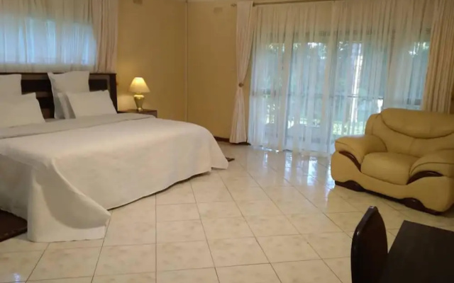 Charming 6-bed House With Swimming Pool in Harare