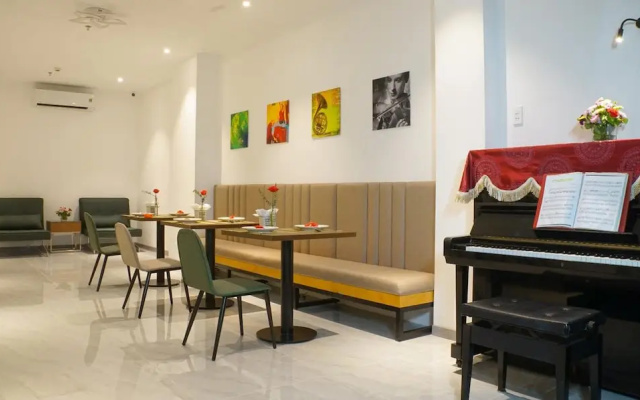 Piano Hotel
