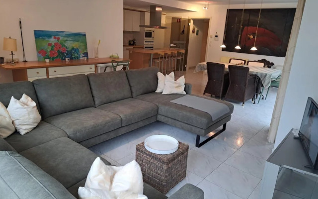 Central Apartment Near the Beach
