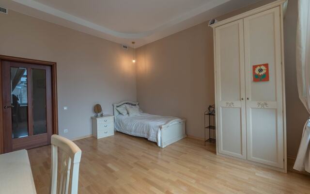 Гостиница Royal suites in the city center комната для гостей
