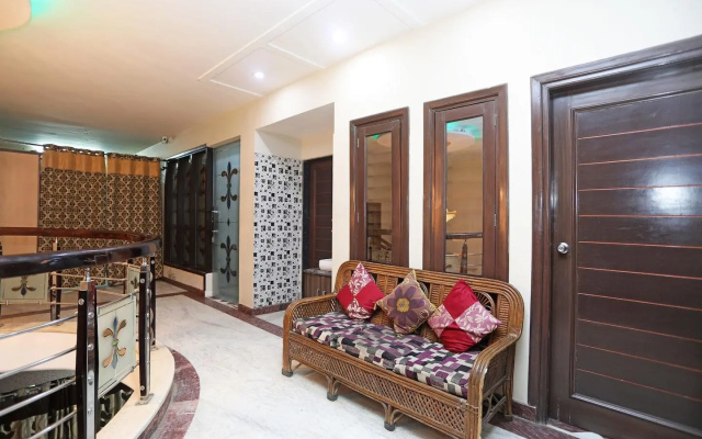OYO 4096 Hotel Divyanshi
