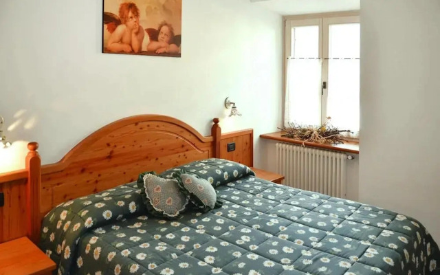 Apartment in Pellizzano Near Shopping