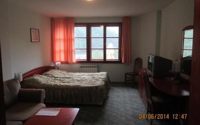 Fisherman's Hut Family Hotel Чепеларе комната для гостей