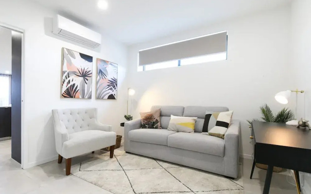Elegant 2-bed Apartment With Incredible Bay Views