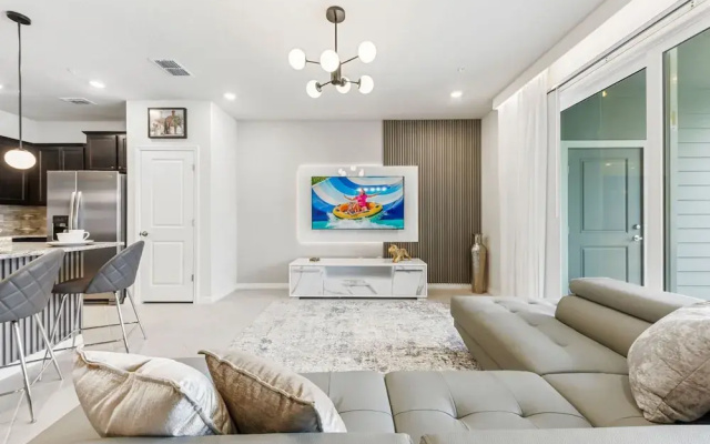 1287 Blue Paradise Way