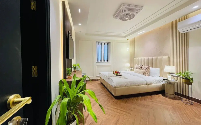 Roomshala 134 Premium Rooms Saket