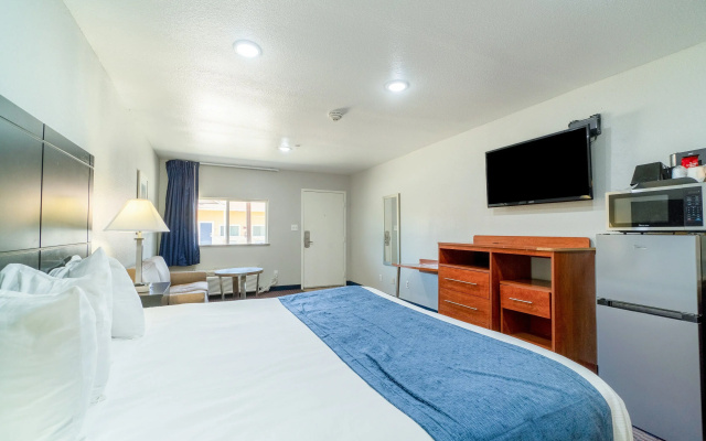 Budget Host Inn & Suites