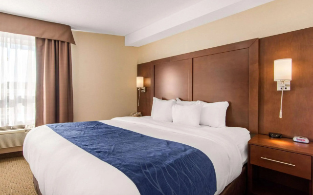 Comfort Inn & Suites Medicine Hat