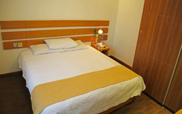 GreenTree Inn ShangHai Jingan District Middle YanChang Road HuTai Road Express Hotel