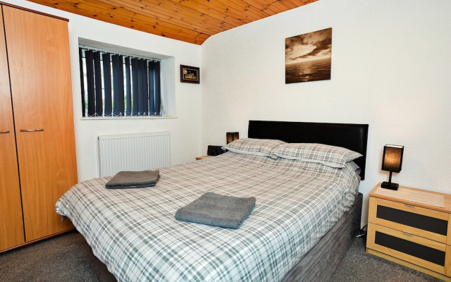 Bungalow in Mainsforth With Games Room