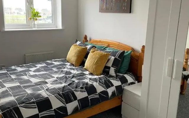 2 Bed-sleeps 7-free Parking-balcony