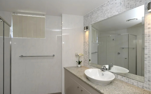 Oasis, Unit 9/5 Laman Street