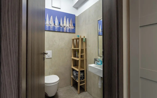 Lake Side Luxury – Steps to the Lake Lela
