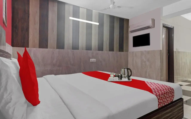 Oyo Flagship 92975 Hotel Small Town