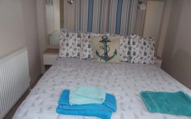 3 Bed Caravan - Sleeps 8 - Wifi - Parking