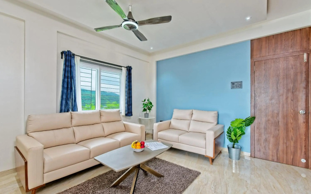 SaffronStays Riverdale, Mulshi - Lakefront villa with pool and mountain view