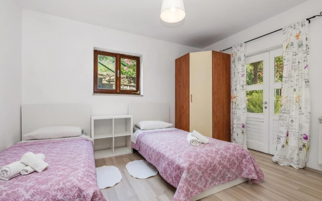 Awesome Home in Matulji with Hot Tub, WiFi & 2 Bedrooms