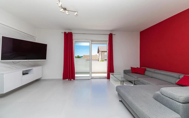Beautiful Home in Kastel Stari With Wifi and 2 Bedrooms