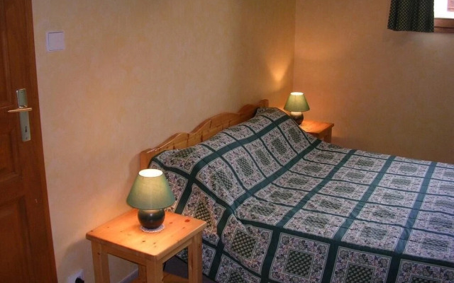 4 Rooms 8 People 3 Exposed South-west