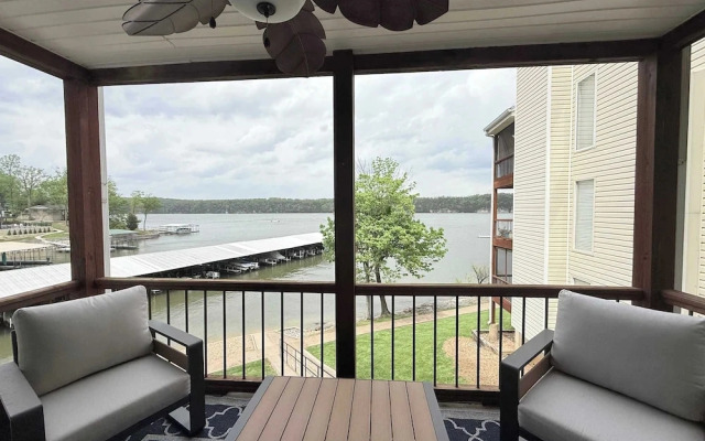Lakefront Vibes Waterfront Pool!