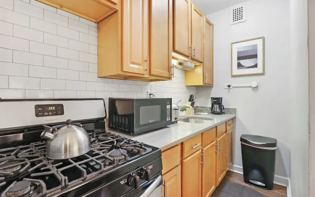 Trendy Studio Apt - Kenwood rep