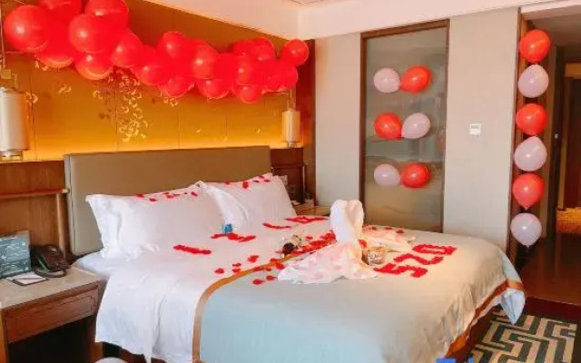 TILL BRIGHT HOTEL (Yiyang Heshan District Pedestrian Street Branch)