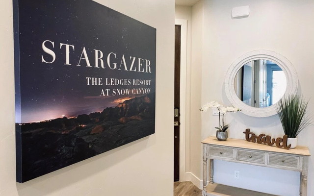 Stargazer – Luxury Condo, Rooftop Views, Private Hot Tub