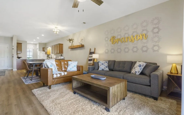 The Branson Experience - Balcony w/ Golf Views