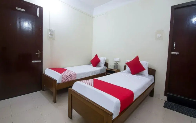 OYO 12216 Paramount Inn
