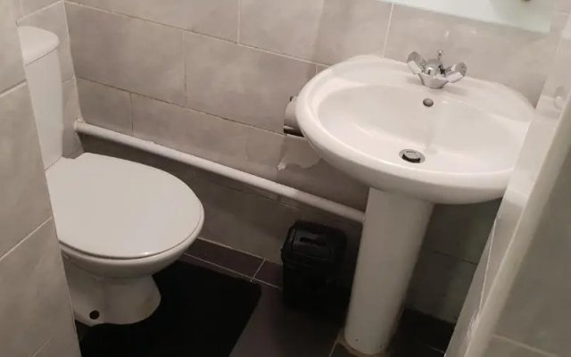 Private Basement Studio Flat with Modern Features