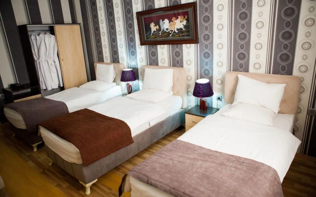 Issam Hotel