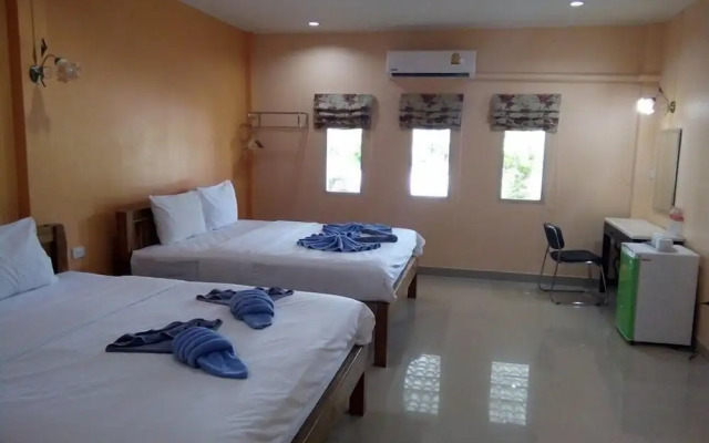Naris Phuview Resort