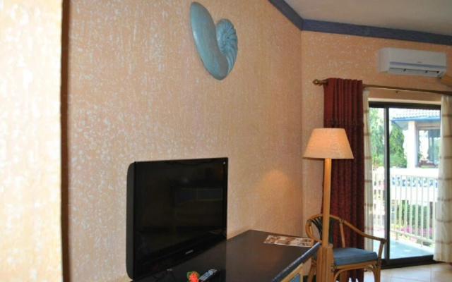 Beachcomber Hotel And Resort