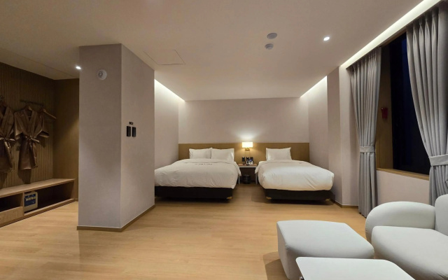 Tria Hotel