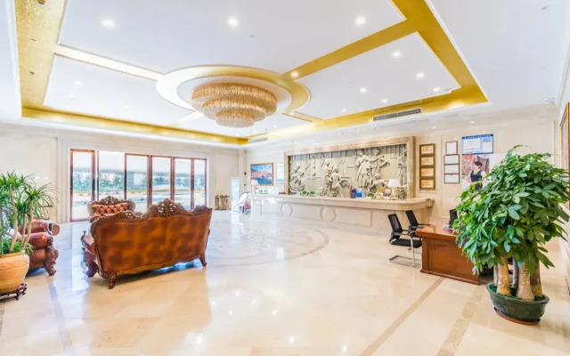 Vienna International Hotel ( Shunde Jun'anBiguiyuan Golf Club)