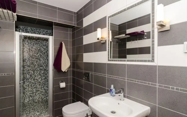 Apartments Gaura - Comfort One-bedroom Apartment With Terrace