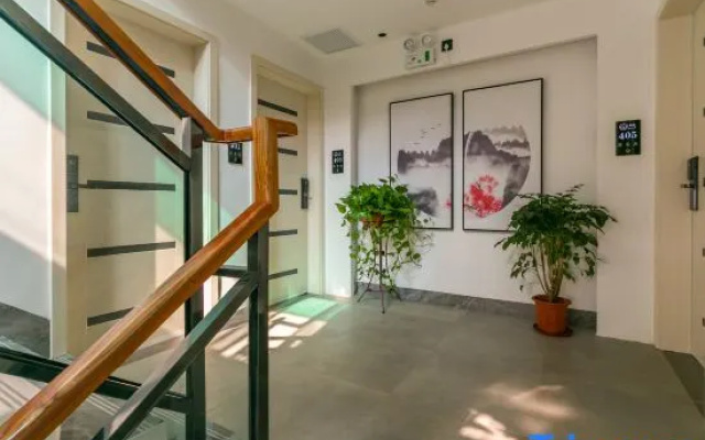 Yangshuofan Zhu Intelligence Light Luxury Hotel (Yulonghe Qianguqing Area)