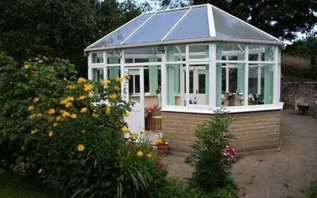 Elm Crest Guesthouse