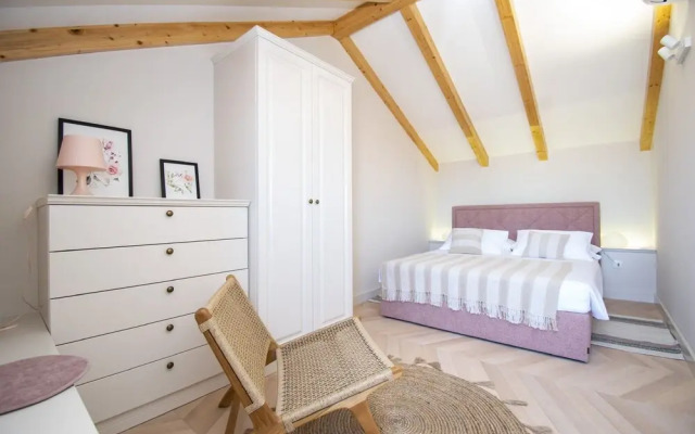 Charming 3-bed House in Tribunj