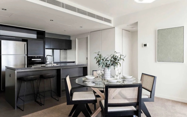 Harbour View 2BR Docklands Apt Near Marvel Stadium