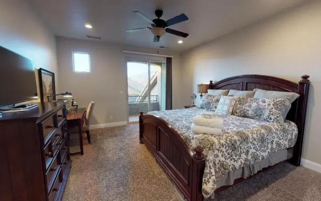 Almost Heaven 4 Bedroom Apts by RedAwning