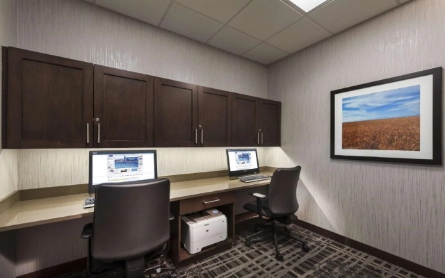 Hampton Inn & Suites by Hilton, Airdrie, AB, Canada