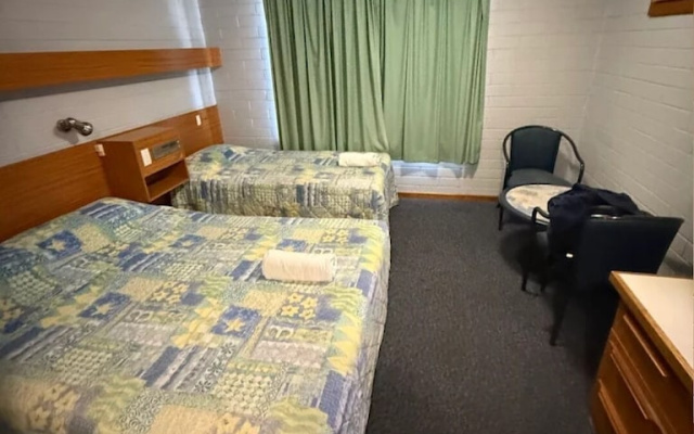 Kingston Ocean View Motel