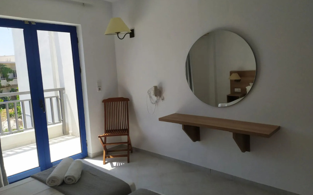 Yria Beach Hotel