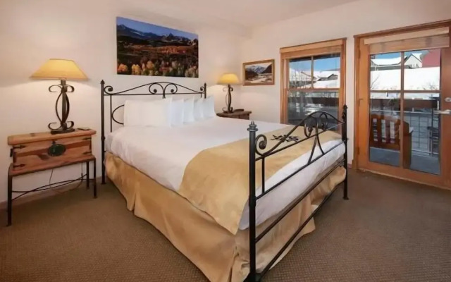 Black Bear Lodge 3 Bedroom Condo in River Run Village