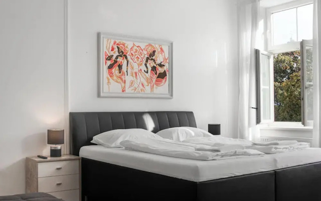 Spacious 7BR Apartment Hauptbahnhof