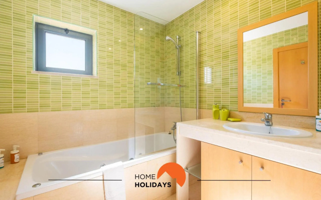 #076 Stunning and Modern Villa Near NewTown, Beach Pool