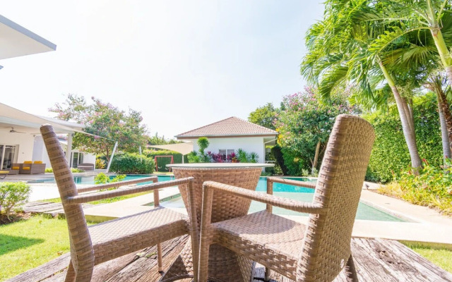 Luxury 5 Bedroom Pool Villa Amrahs